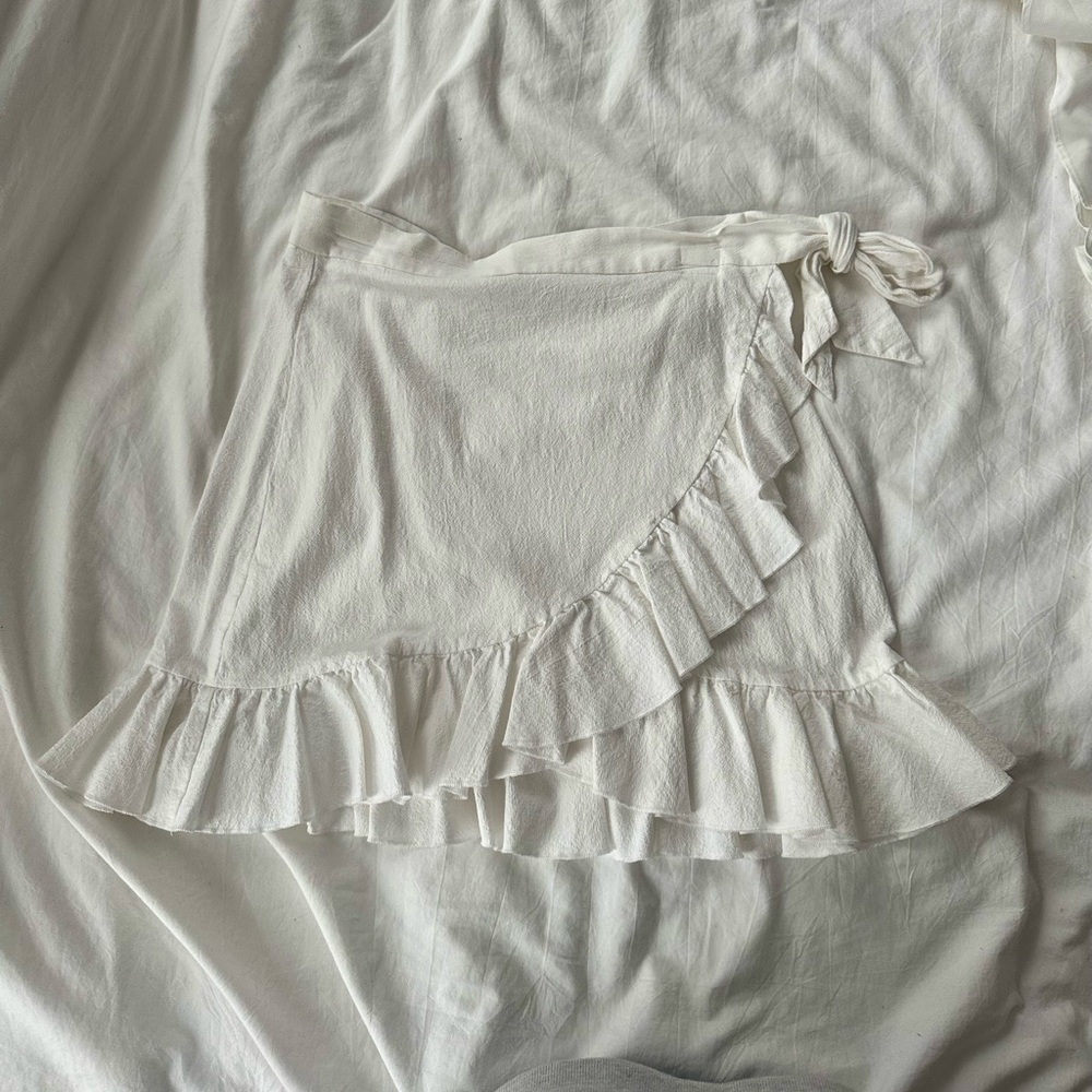 SHEIN Wrap Skirt ~ White L
